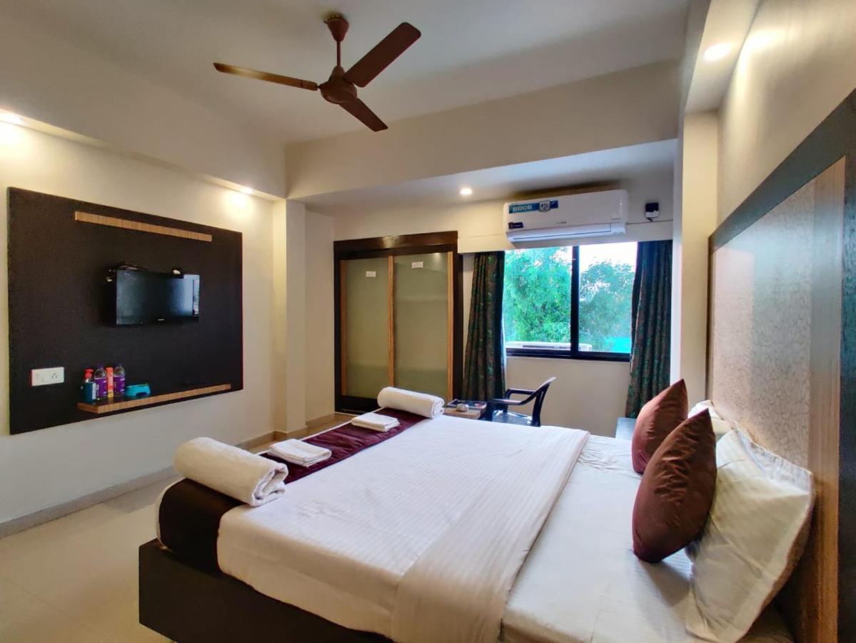Hotel Ashwin Igatpuri, Pure Veg & Jain Food Екстер'єр фото