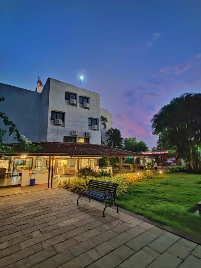 Hotel Ashwin Igatpuri, Pure Veg & Jain Food Екстер'єр фото