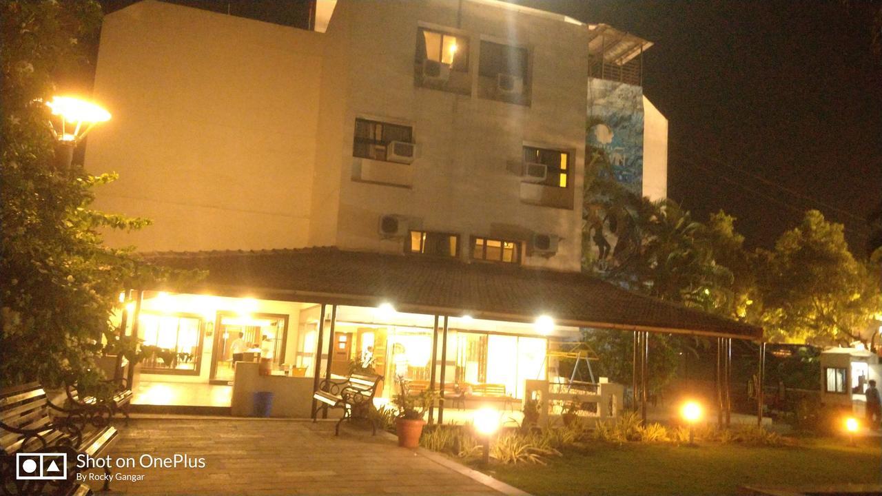 Hotel Ashwin Igatpuri, Pure Veg & Jain Food Екстер'єр фото